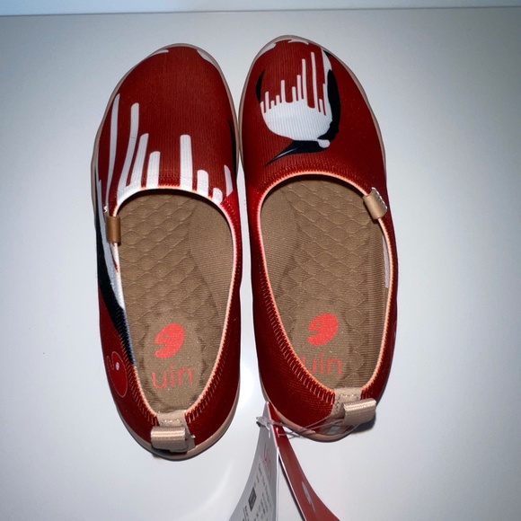 UIN Toledo Save The Penguin‎ Slip-On Travel Art shoes Size 6.5 US NWT - Picture 2 of 8